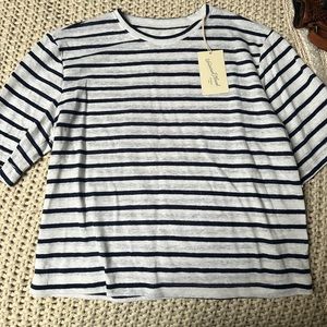 Universal Threads white and navy stripe tee shirt NWT